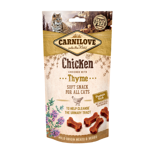 Carnilove cat treats with chicken & thyme. Bone-shaped snacks. 
