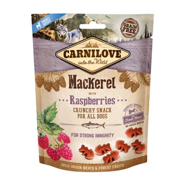 Dog treats pack: mackerel with raspberries, labeled “For Strong Immunity.”